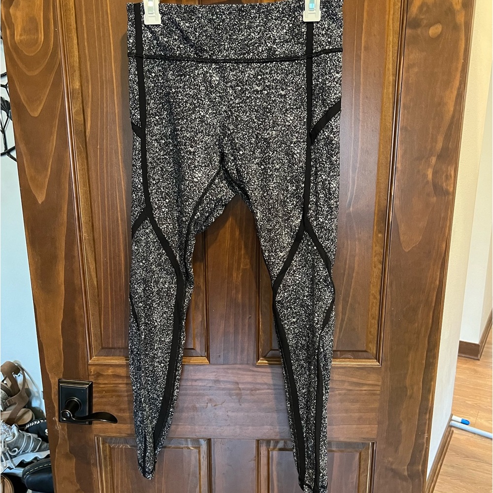 Lululemon high waisted leggings.